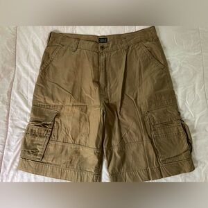 Levi’s Cargo Baggy Shorts. Size 40. Color is Ginger. 100% Cotton